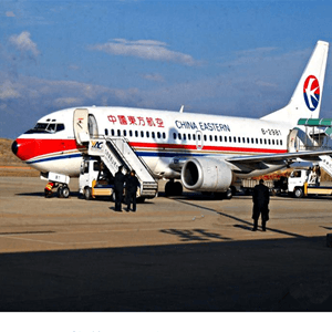 桂林两江航空货运航空快运业稳步发展的原因是什么？